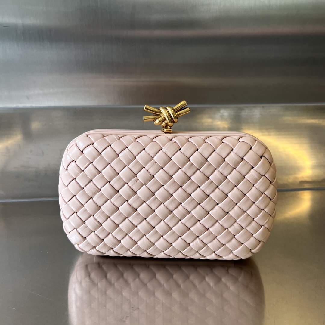 Knot Padded Intreccio Leather Clutch Nude Pink